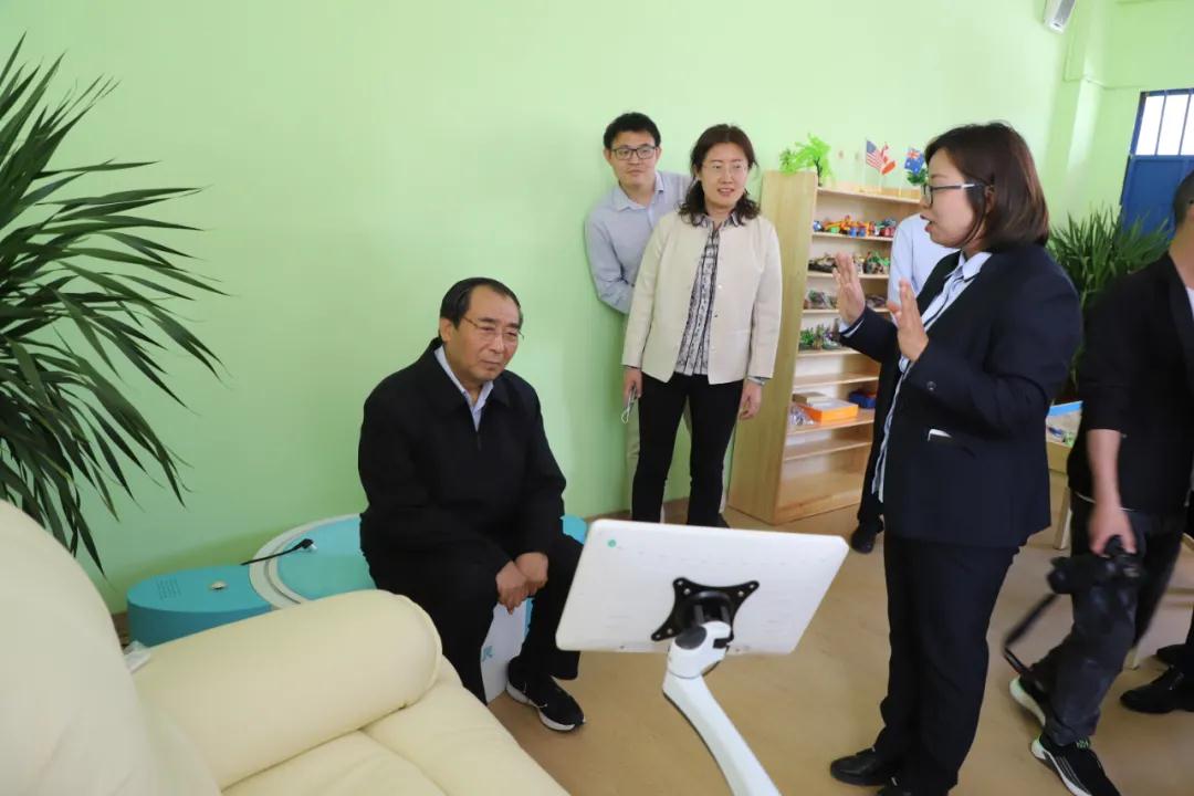 社市委幫扶威寧九三中學成果落地，叢斌副主席為心理咨詢室揭牌